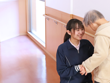 日の当たる廊下